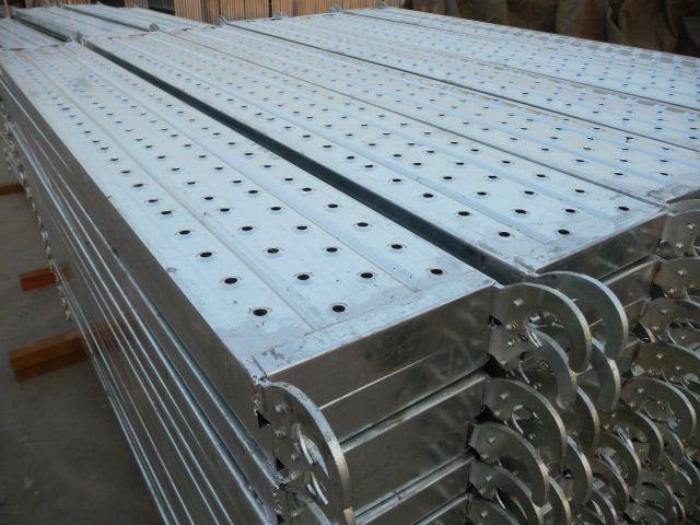 Scaffolding plank